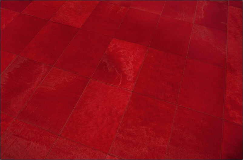 Красный ковер из шкур Andronicus